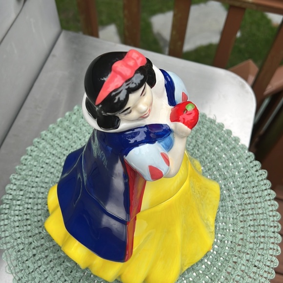 New Disney Snow White Cookie Jar 13”. Absolutely gorgeous! - Picture 8 of 12